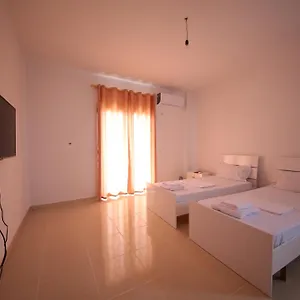 Andrea Bashuri Hotel Divjake
